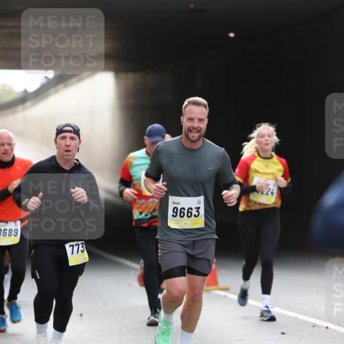 05.10.2025 - 20. swb-Marathon Bremen Michael Strokosch http://msf.ph/oto/9206043 05.10.2025 10:45:53 Laufen 0689, 773, 9663, 224 meine-sportfotos.de