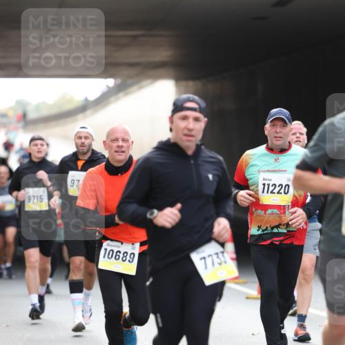 05.10.2025 - 20. swb-Marathon Bremen Michael Strokosch http://msf.ph/oto/9206047 05.10.2025 10:45:54 Laufen 9715, 6, 97, 10689, 7733, 11220 meine-sportfotos.de