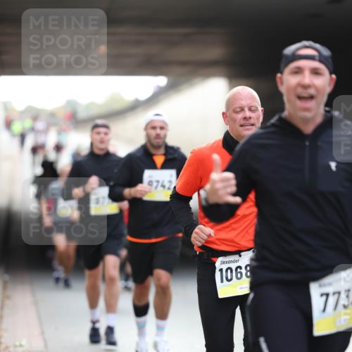 05.10.2025 - 20. swb-Marathon Bremen Michael Strokosch http://msf.ph/oto/9206049 05.10.2025 10:45:55 Laufen 9742, 1068, 773 meine-sportfotos.de