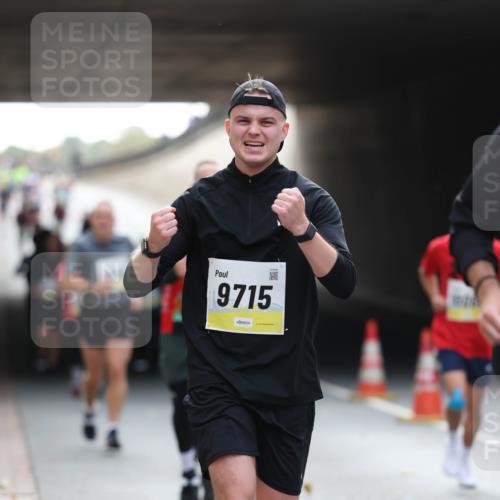 05.10.2025 - 20. swb-Marathon Bremen Michael Strokosch http://msf.ph/oto/9206056 05.10.2025 10:45:58 Laufen 9715 meine-sportfotos.de