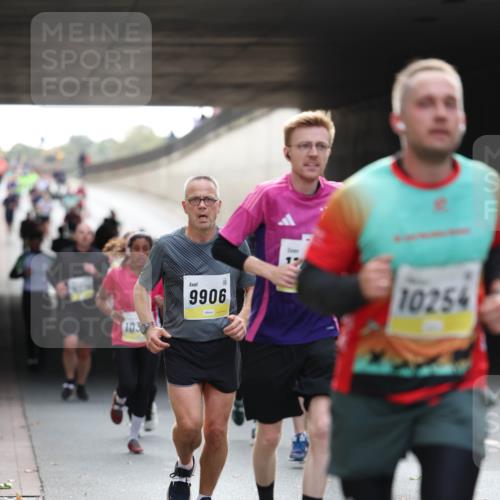 05.10.2025 - 20. swb-Marathon Bremen Michael Strokosch http://msf.ph/oto/9206059 05.10.2025 10:46:00 Laufen 1030, 9906, 10254 meine-sportfotos.de