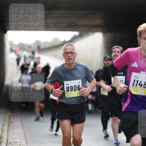 05.10.2025 - 20. swb-Marathon Bremen Michael Strokosch http://msf.ph/oto/9206060 05.10.2025 10:46:01 Laufen 9906, 1146 meine-sportfotos.de