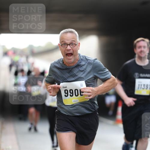 05.10.2025 - 20. swb-Marathon Bremen Michael Strokosch http://msf.ph/oto/9206062 05.10.2025 10:46:02 Laufen 9906, 11391 meine-sportfotos.de