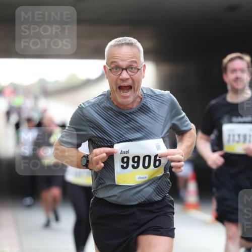 05.10.2025 - 20. swb-Marathon Bremen Michael Strokosch http://msf.ph/oto/9206063 05.10.2025 10:46:02 Laufen 9906 meine-sportfotos.de