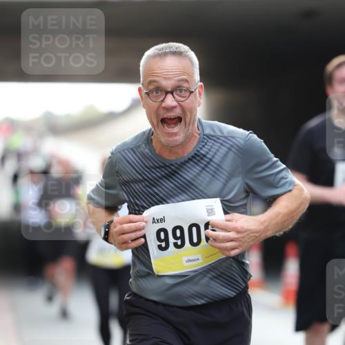 05.10.2025 - 20. swb-Marathon Bremen Michael Strokosch http://msf.ph/oto/9206064 05.10.2025 10:46:03 Laufen 990 meine-sportfotos.de
