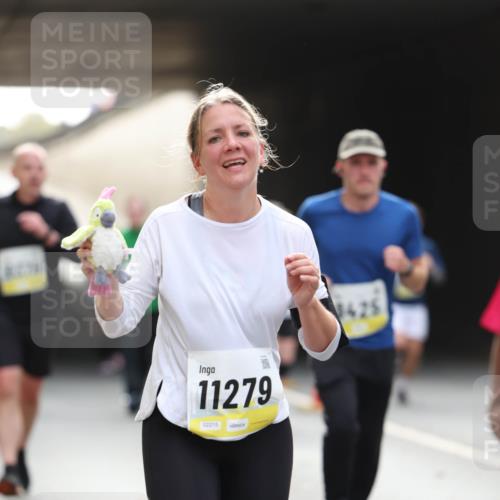 05.10.2025 - 20. swb-Marathon Bremen Michael Strokosch http://msf.ph/oto/9206068 05.10.2025 10:46:05 Laufen 11279, 02215, 1426 meine-sportfotos.de