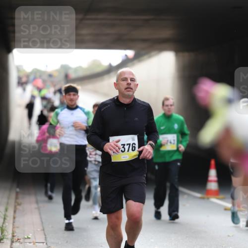 05.10.2025 - 20. swb-Marathon Bremen Michael Strokosch http://msf.ph/oto/9206070 05.10.2025 10:46:06 Laufen 376, 743 meine-sportfotos.de