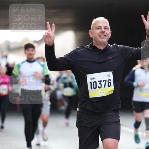 05.10.2025 - 20. swb-Marathon Bremen Michael Strokosch http://msf.ph/oto/9206074 05.10.2025 10:46:07 Laufen 10376 meine-sportfotos.de