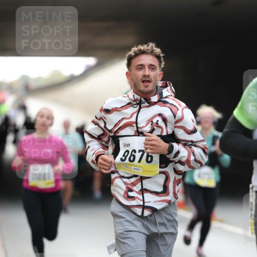 05.10.2025 - 20. swb-Marathon Bremen Michael Strokosch http://msf.ph/oto/9206081 05.10.2025 10:46:10 Laufen 9676, 01922 meine-sportfotos.de