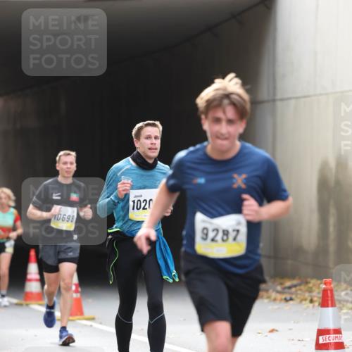 05.10.2025 - 20. swb-Marathon Bremen Michael Strokosch http://msf.ph/oto/9206094 05.10.2025 10:46:18 Laufen 0698, 1020, 9287 meine-sportfotos.de