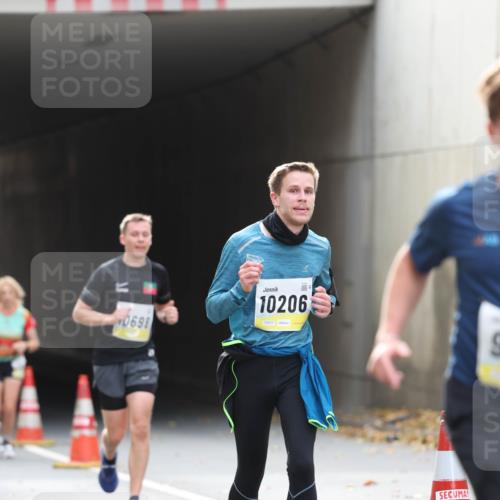 05.10.2025 - 20. swb-Marathon Bremen Michael Strokosch http://msf.ph/oto/9206095 05.10.2025 10:46:18 Laufen 0698, 10206 meine-sportfotos.de