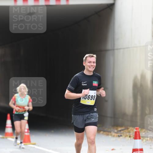 05.10.2025 - 20. swb-Marathon Bremen Michael Strokosch http://msf.ph/oto/9206099 05.10.2025 10:46:20 Laufen 0698, 28 meine-sportfotos.de