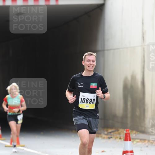 05.10.2025 - 20. swb-Marathon Bremen Michael Strokosch http://msf.ph/oto/9206100 05.10.2025 10:46:20 Laufen 10698, 28 meine-sportfotos.de