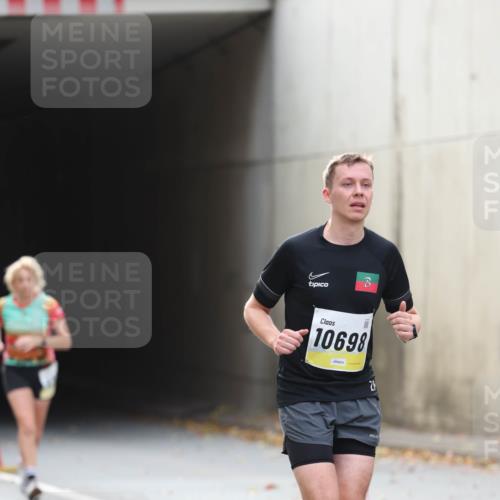 05.10.2025 - 20. swb-Marathon Bremen Michael Strokosch http://msf.ph/oto/9206103 05.10.2025 10:46:21 Laufen 10698 meine-sportfotos.de