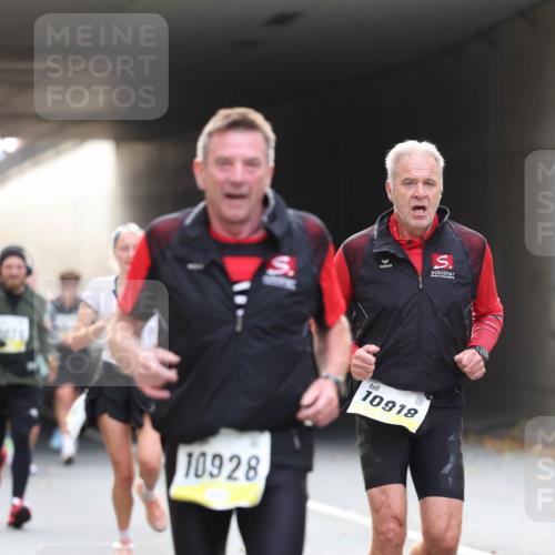 05.10.2025 - 20. swb-Marathon Bremen Michael Strokosch http://msf.ph/oto/9206108 05.10.2025 10:46:24 Laufen 44, 10928, 10918 meine-sportfotos.de