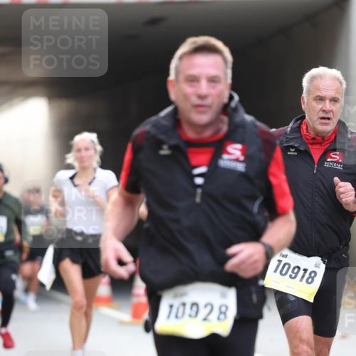 05.10.2025 - 20. swb-Marathon Bremen Michael Strokosch http://msf.ph/oto/9206110 05.10.2025 10:46:25 Laufen 10928, 10918, 02454 meine-sportfotos.de