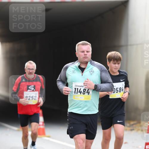 05.10.2025 - 20. swb-Marathon Bremen Michael Strokosch http://msf.ph/oto/9206124 05.10.2025 10:46:30 Laufen 9252, 11484, 02319, 0584 meine-sportfotos.de