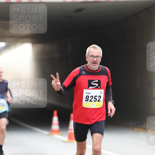 05.10.2025 - 20. swb-Marathon Bremen Michael Strokosch http://msf.ph/oto/9206129 05.10.2025 10:46:32 Laufen 9252 meine-sportfotos.de