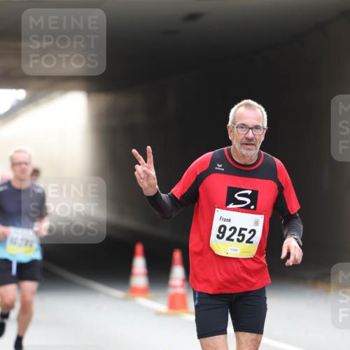 05.10.2025 - 20. swb-Marathon Bremen Michael Strokosch http://msf.ph/oto/9206131 05.10.2025 10:46:32 Laufen 9252, 01985 meine-sportfotos.de