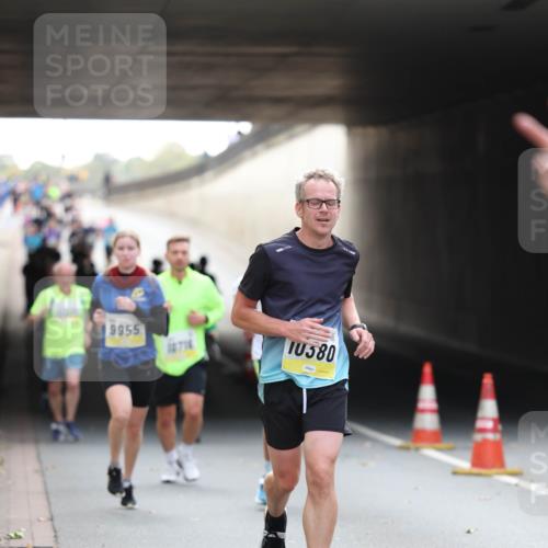 05.10.2025 - 20. swb-Marathon Bremen Michael Strokosch http://msf.ph/oto/9206133 05.10.2025 10:46:33 Laufen 9955, 380 meine-sportfotos.de