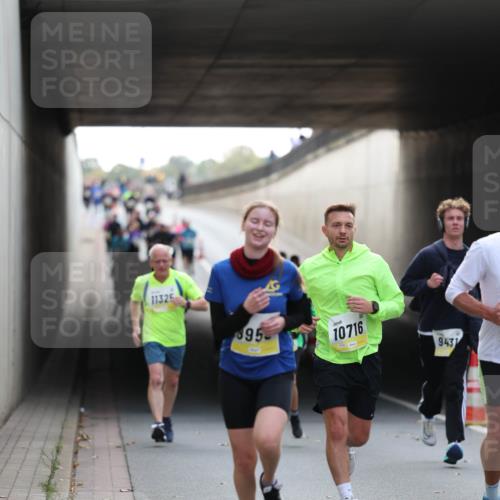 05.10.2025 - 20. swb-Marathon Bremen Michael Strokosch http://msf.ph/oto/9206141 05.10.2025 10:46:35 Laufen 11325, 95, 10716, 943 meine-sportfotos.de