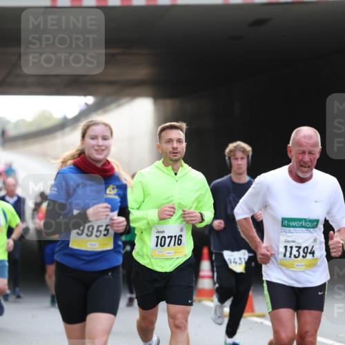 05.10.2025 - 20. swb-Marathon Bremen Michael Strokosch http://msf.ph/oto/9206146 05.10.2025 10:46:36 Laufen 9955, 10, 10716, 8431, 11394 meine-sportfotos.de