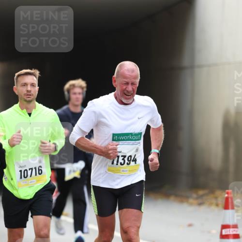 05.10.2025 - 20. swb-Marathon Bremen Michael Strokosch http://msf.ph/oto/9206148 05.10.2025 10:46:37 Laufen 10716, 71394 meine-sportfotos.de