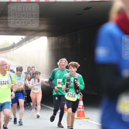 05.10.2025 - 20. swb-Marathon Bremen Michael Strokosch http://msf.ph/oto/9206152 05.10.2025 10:46:38 Laufen 1325, 761, 10625, 109, 9256 meine-sportfotos.de