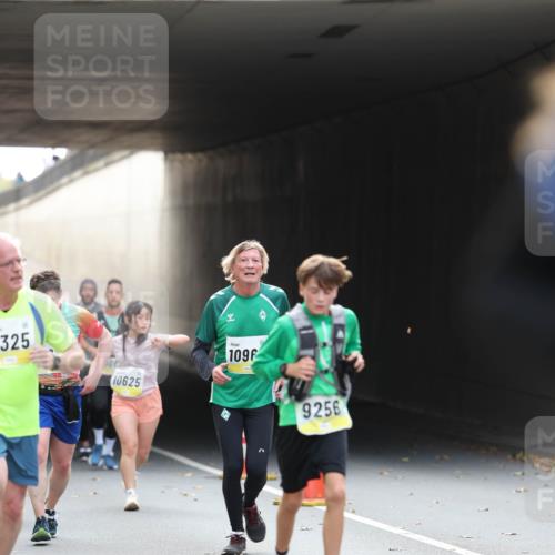 05.10.2025 - 20. swb-Marathon Bremen Michael Strokosch http://msf.ph/oto/9206153 05.10.2025 10:46:39 Laufen 325, 10625, 1096, 9256 meine-sportfotos.de