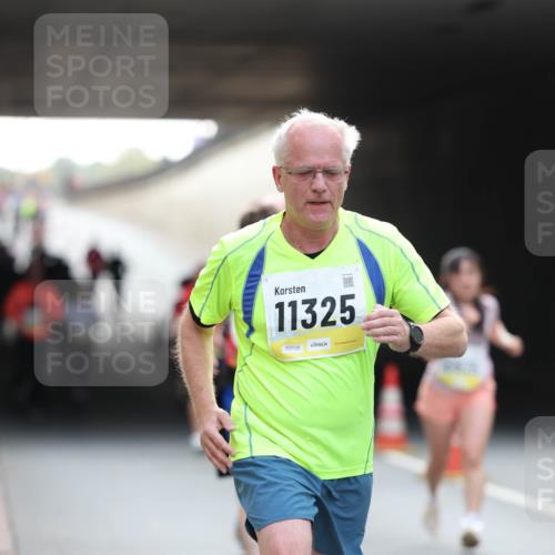 05.10.2025 - 20. swb-Marathon Bremen Michael Strokosch http://msf.ph/oto/9206160 05.10.2025 10:46:41 Laufen 11325, 02035, 11325 meine-sportfotos.de
