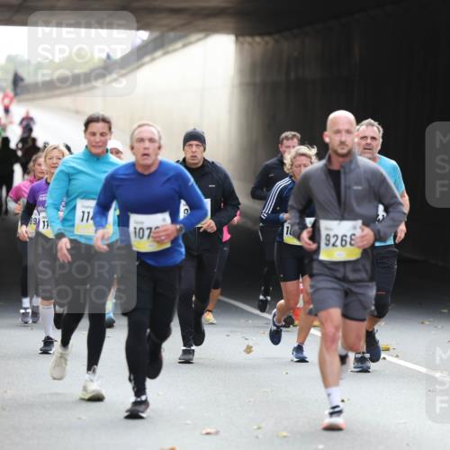 05.10.2025 - 20. swb-Marathon Bremen Michael Strokosch http://msf.ph/oto/9206186 05.10.2025 10:46:57 Laufen 10581, 89, 11, 11, 107, 9268 meine-sportfotos.de