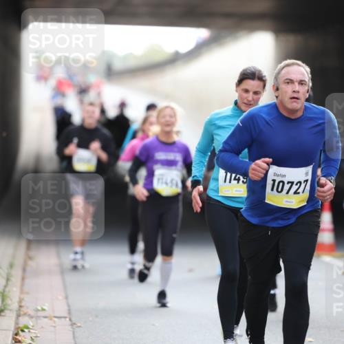 05.10.2025 - 20. swb-Marathon Bremen Michael Strokosch http://msf.ph/oto/9206189 05.10.2025 10:46:59 Laufen 1143, 10727, 1145, 02295, 10438 meine-sportfotos.de