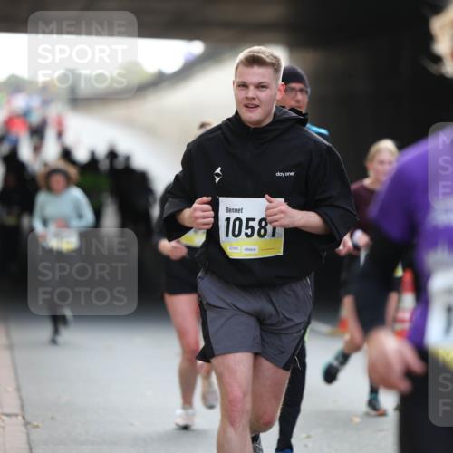 05.10.2025 - 20. swb-Marathon Bremen Michael Strokosch http://msf.ph/oto/9206194 05.10.2025 10:47:04 Laufen 1058, 02585, 1145 meine-sportfotos.de
