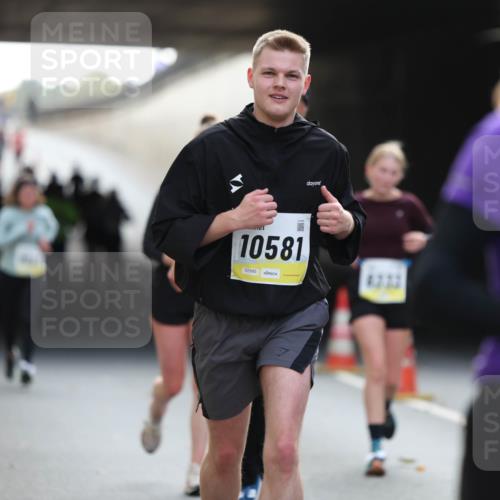 05.10.2025 - 20. swb-Marathon Bremen Michael Strokosch http://msf.ph/oto/9206195 05.10.2025 10:47:04 Laufen 10581, 02585, 4232 meine-sportfotos.de