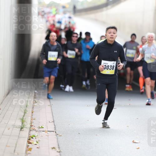 05.10.2025 - 20. swb-Marathon Bremen Michael Strokosch http://msf.ph/oto/9206209 05.10.2025 10:47:11 Laufen 0038 meine-sportfotos.de