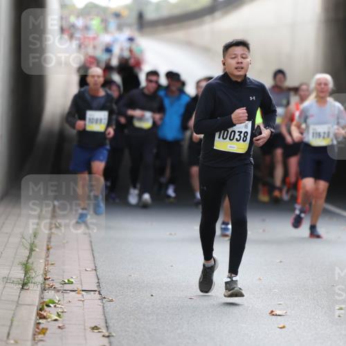 05.10.2025 - 20. swb-Marathon Bremen Michael Strokosch http://msf.ph/oto/9206211 05.10.2025 10:47:11 Laufen 10038, 3 meine-sportfotos.de