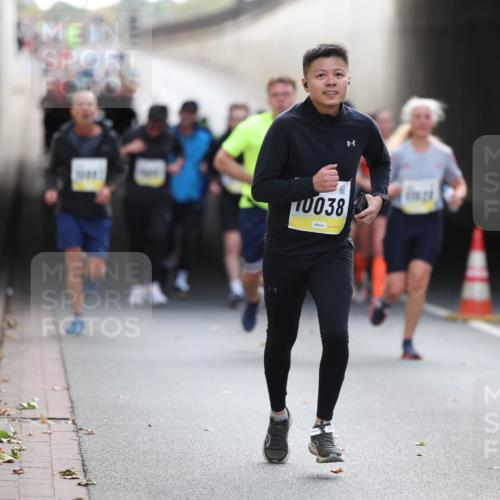 05.10.2025 - 20. swb-Marathon Bremen Michael Strokosch http://msf.ph/oto/9206213 05.10.2025 10:47:12 Laufen 10038 meine-sportfotos.de
