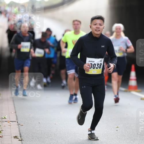 05.10.2025 - 20. swb-Marathon Bremen Michael Strokosch http://msf.ph/oto/9206214 05.10.2025 10:47:12 Laufen 0038 meine-sportfotos.de