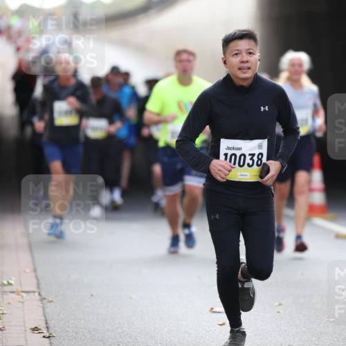 05.10.2025 - 20. swb-Marathon Bremen Michael Strokosch http://msf.ph/oto/9206215 05.10.2025 10:47:13 Laufen 10038 meine-sportfotos.de