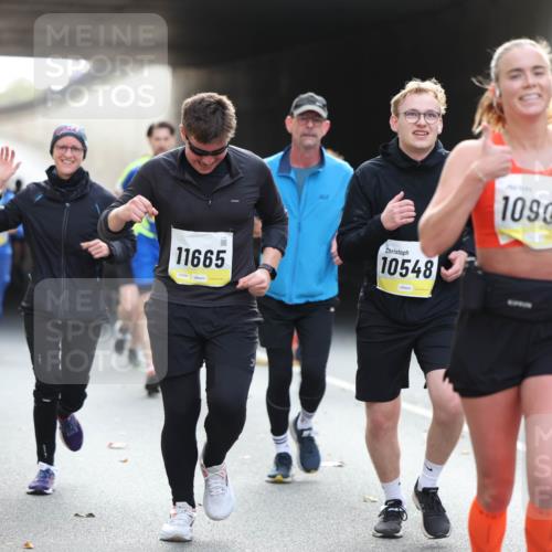 05.10.2025 - 20. swb-Marathon Bremen Michael Strokosch http://msf.ph/oto/9206227 05.10.2025 10:47:19 Laufen 11665, 10548, 10900, 10436 meine-sportfotos.de