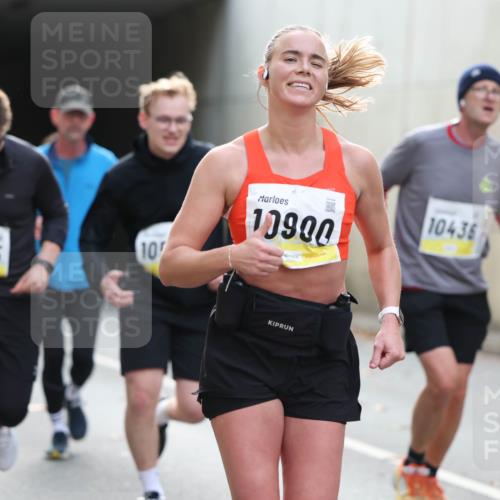 05.10.2025 - 20. swb-Marathon Bremen Michael Strokosch http://msf.ph/oto/9206228 05.10.2025 10:47:20 Laufen 11665, 10, 10900, 10436 meine-sportfotos.de