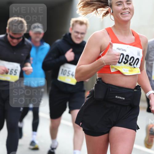 05.10.2025 - 20. swb-Marathon Bremen Michael Strokosch http://msf.ph/oto/9206229 05.10.2025 10:47:20 Laufen 2865, 1054, 0820, 10436 meine-sportfotos.de