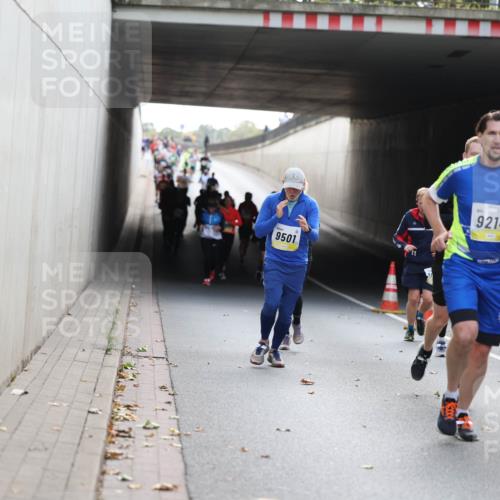 05.10.2025 - 20. swb-Marathon Bremen Michael Strokosch http://msf.ph/oto/9206231 05.10.2025 10:47:22 Laufen 9501, 9214 meine-sportfotos.de