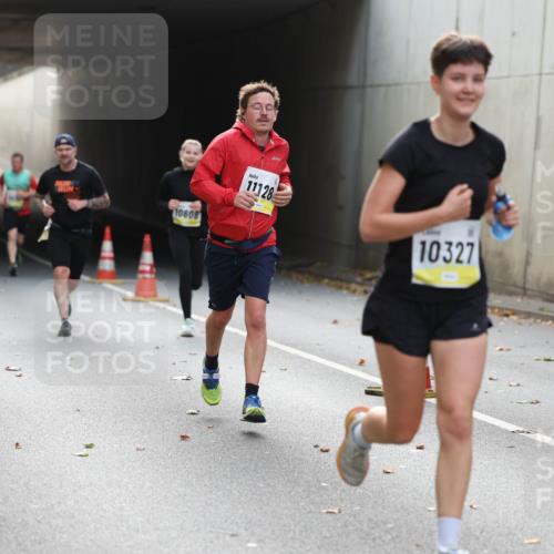 05.10.2025 - 20. swb-Marathon Bremen Michael Strokosch http://msf.ph/oto/9206256 05.10.2025 10:47:33 Laufen 11460, 11377, 10608, 11128, 10327, 00 meine-sportfotos.de