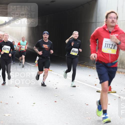 05.10.2025 - 20. swb-Marathon Bremen Michael Strokosch http://msf.ph/oto/9206258 05.10.2025 10:47:34 Laufen 928, 114, 11377, 9830, 10608, 11128 meine-sportfotos.de