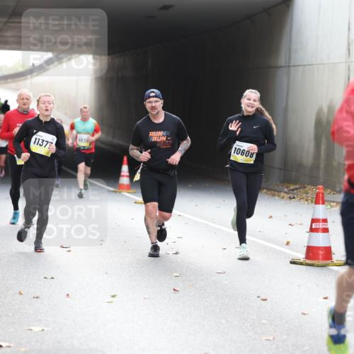 05.10.2025 - 20. swb-Marathon Bremen Michael Strokosch http://msf.ph/oto/9206259 05.10.2025 10:47:35 Laufen 928, 11372, 1830, 10608 meine-sportfotos.de