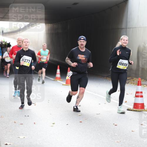05.10.2025 - 20. swb-Marathon Bremen Michael Strokosch http://msf.ph/oto/9206260 05.10.2025 10:47:35 Laufen 928, 11377, 830, 10608 meine-sportfotos.de