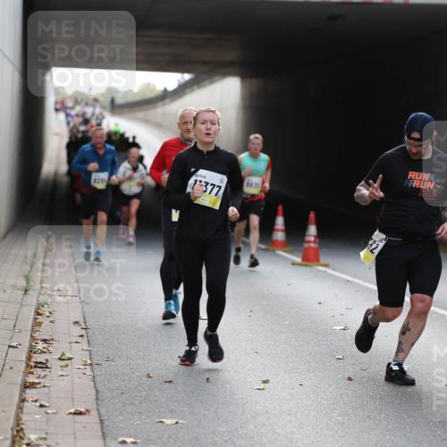 05.10.2025 - 20. swb-Marathon Bremen Michael Strokosch http://msf.ph/oto/9206261 05.10.2025 10:47:36 Laufen 8284, 1377, 98, 31, 82 meine-sportfotos.de