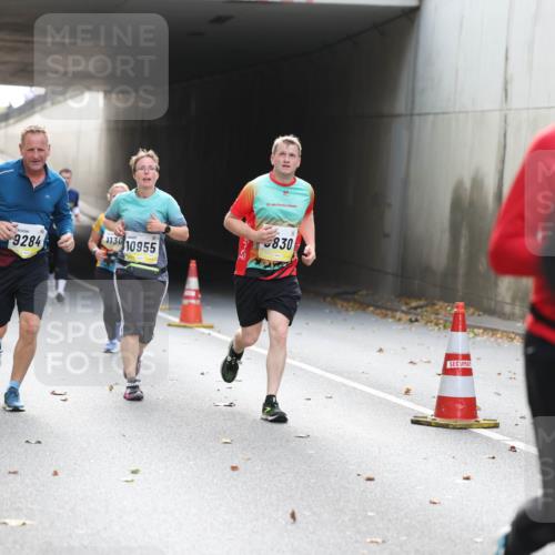05.10.2025 - 20. swb-Marathon Bremen Michael Strokosch http://msf.ph/oto/9206269 05.10.2025 10:47:39 Laufen 9284, 830, 1130, 10955 meine-sportfotos.de