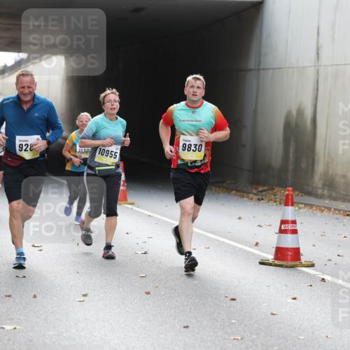 05.10.2025 - 20. swb-Marathon Bremen Michael Strokosch http://msf.ph/oto/9206270 05.10.2025 10:47:39 Laufen 158, 928, 130, 10955, 20, 9830 meine-sportfotos.de